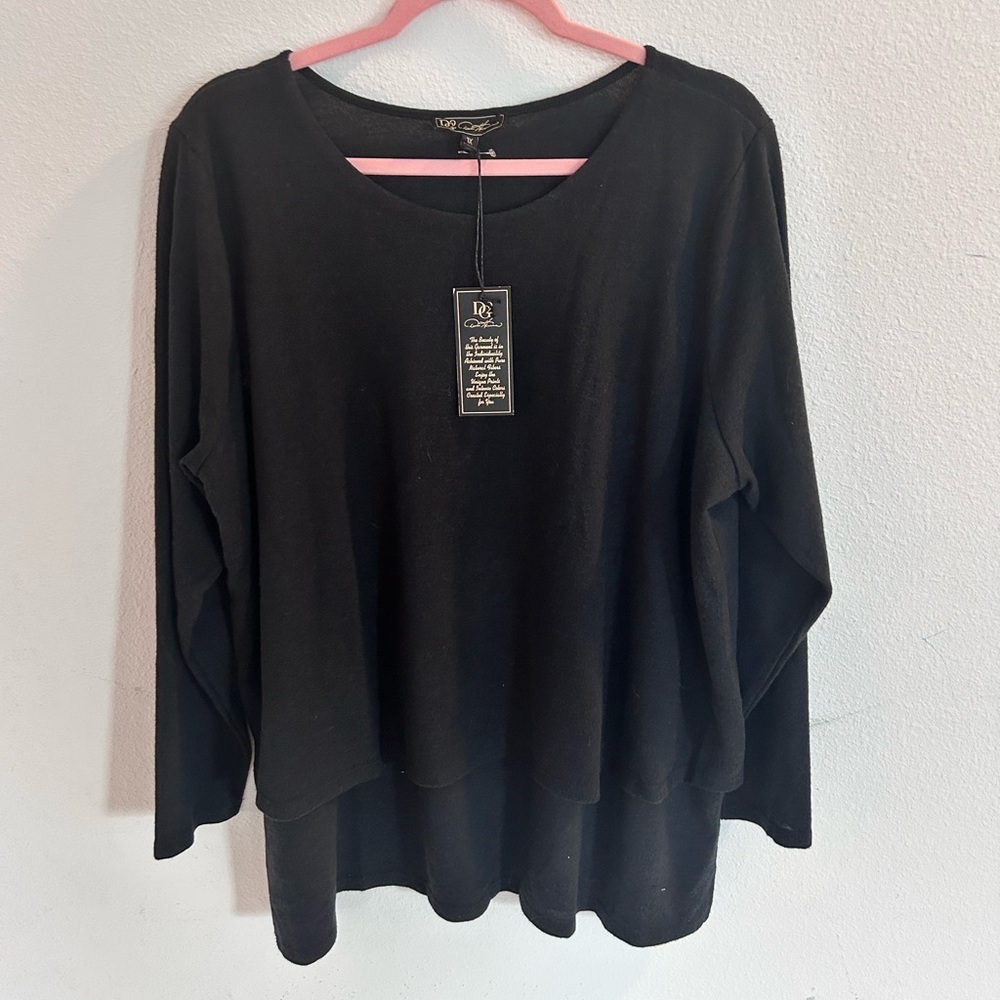 DG2 Women’s Black Sweater NWT

Size 1x
